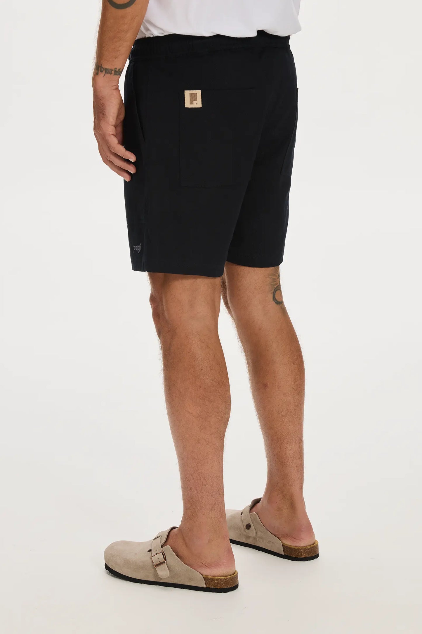 Base Short Black