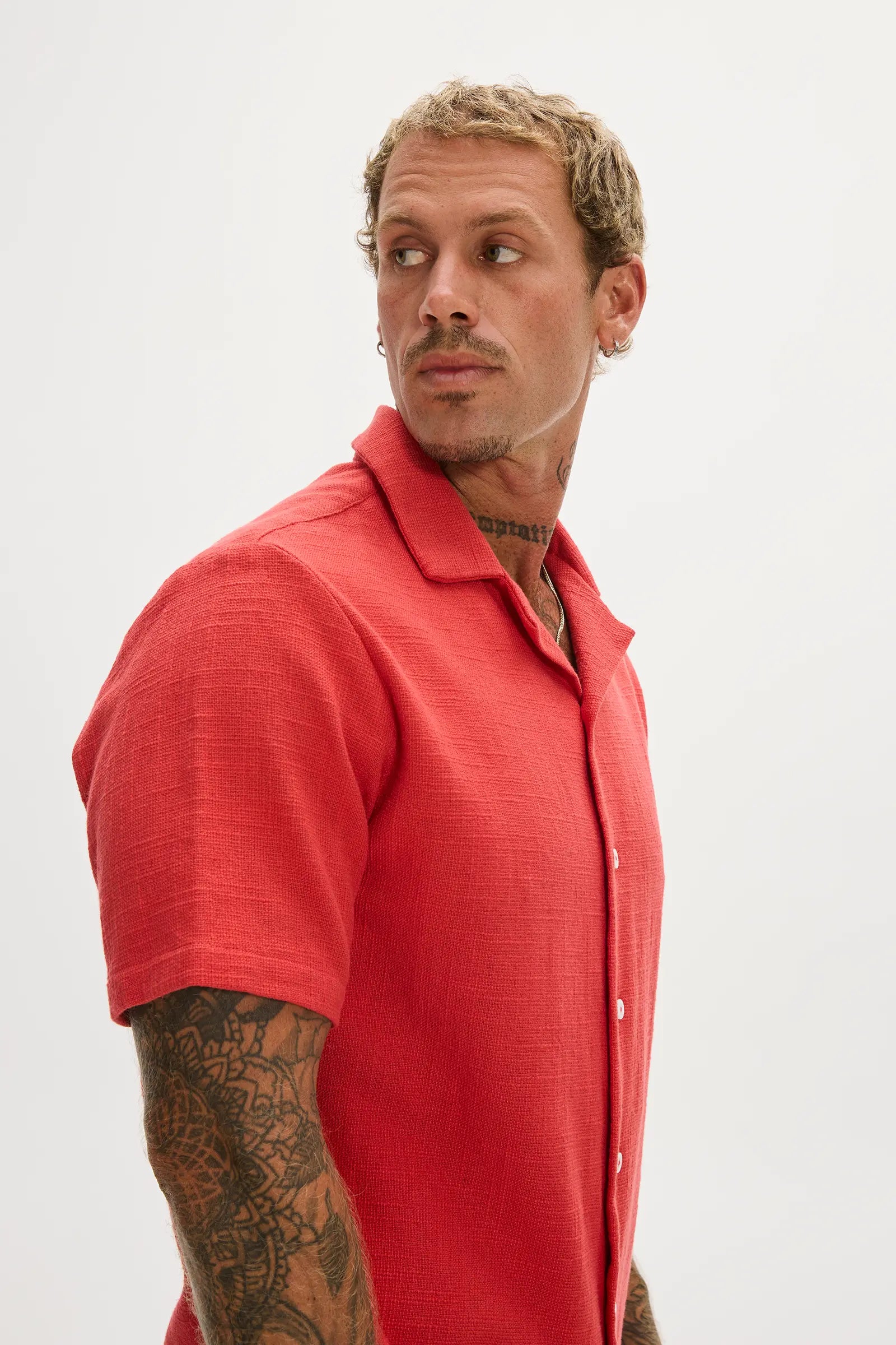 color-red
